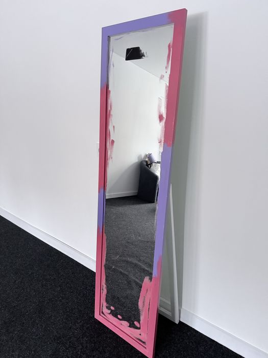 Дзеркало фарбоване в рамі