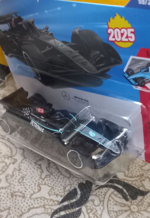 Mercedes-amg Petronas Formula one team hot wheels
