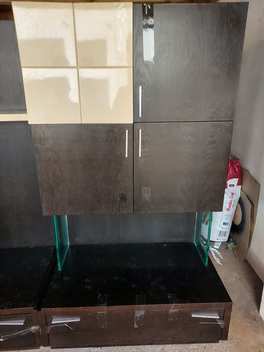 Móvel de sala madeira com portas