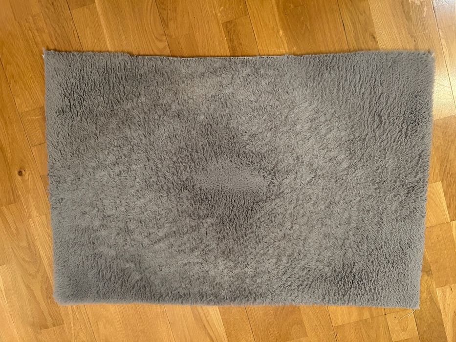 Mały dywanik szary