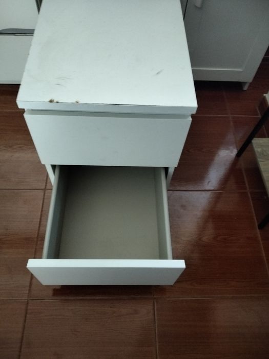2  mesinhas cabeceira