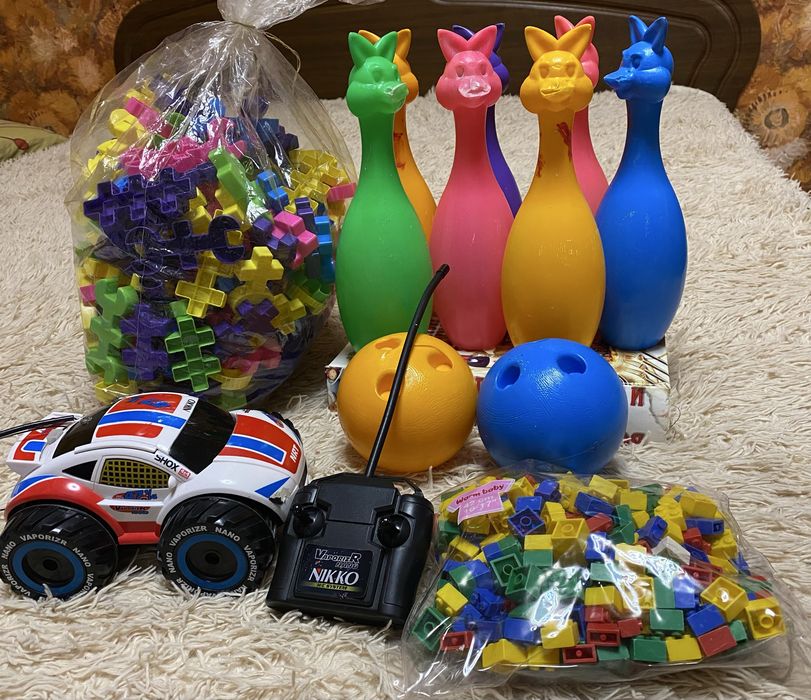 Набір іграшок машина Nikko-Амфібія  і конструктор Майстер боулінг лего