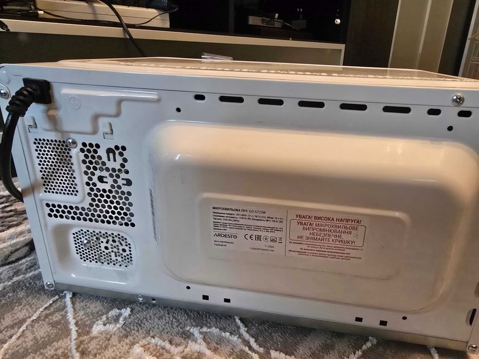 Мікрохвильова піч Ardesto GO-S723W майже як нова