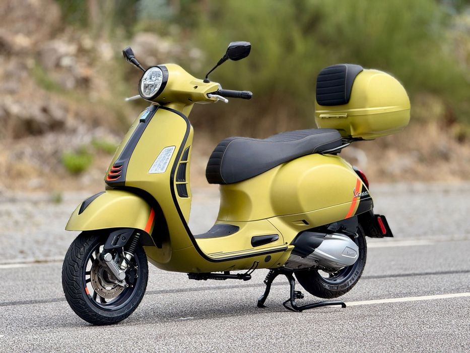 Vespa GTS Super Matt Ambizioso Green