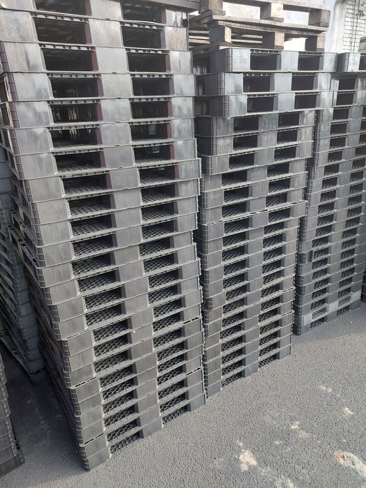 Paleta plastikowa 105x105 110x110 palety