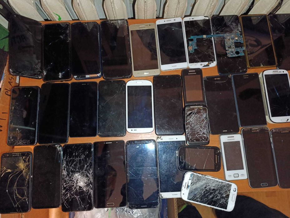 Telefony uszkodzone pobite lub nie kompletne