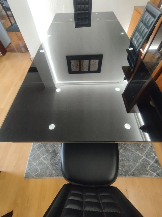 Mesa de vidro para sala de jantar + 4 cadeiras