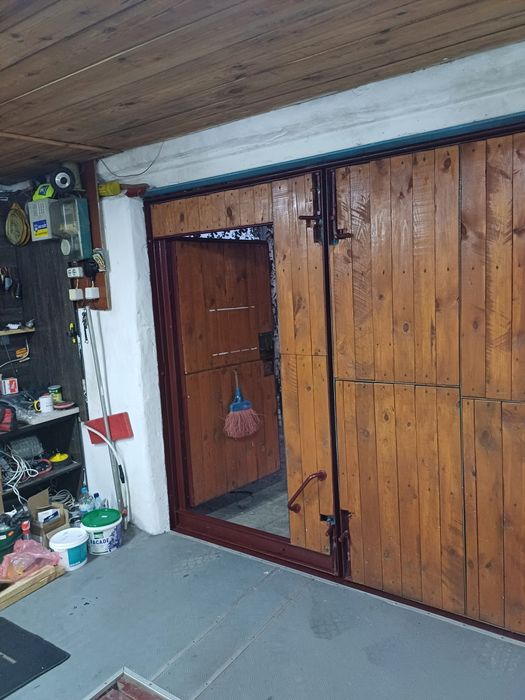 Гараж з підвалом