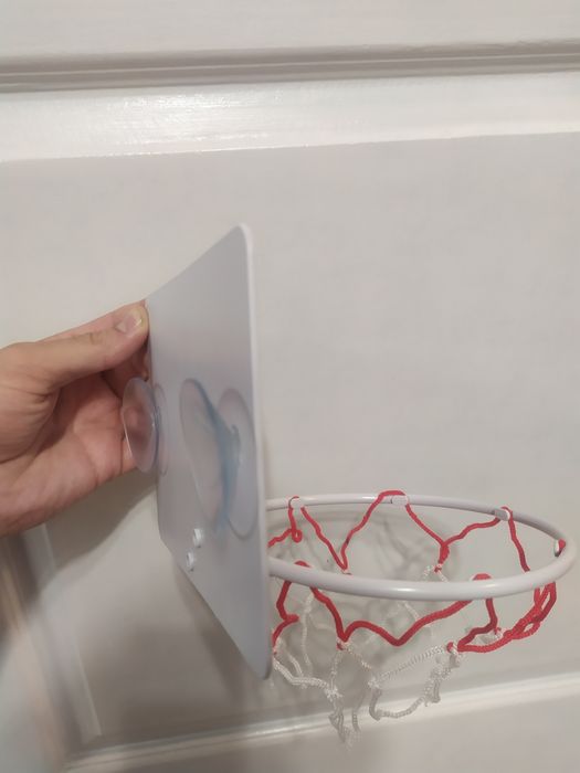 Детский баскетбол на присосках (кольцо, резиновый мяч, насос)