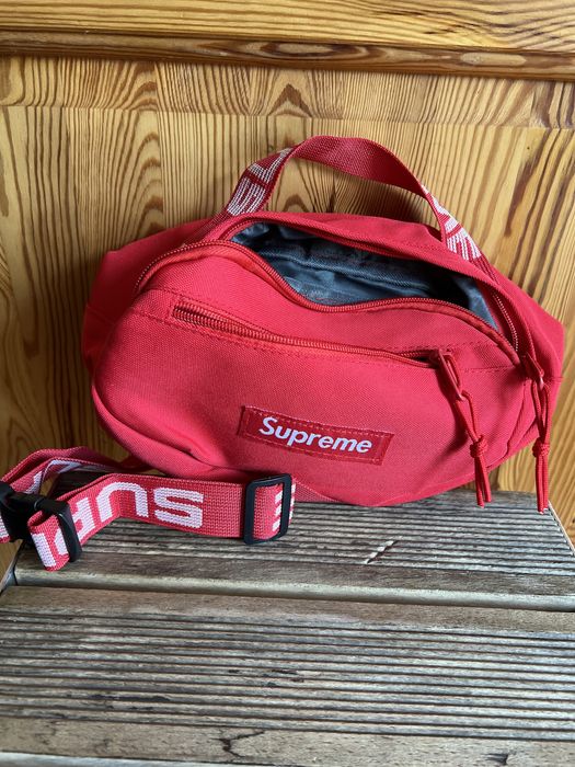 Sprzedam saszetkę, nerkę firmy SUPREMĘ  kolor czerwony.