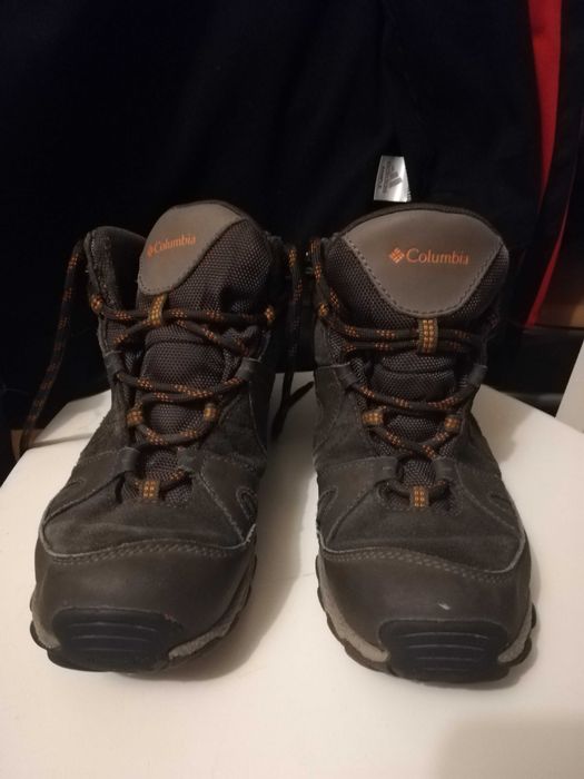 Botas castanhas Columbia rapaz