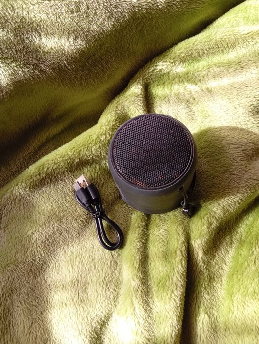 Sony SRS-XB10 (Wireless Speaker)
É um pequeno altifalante portátil da
