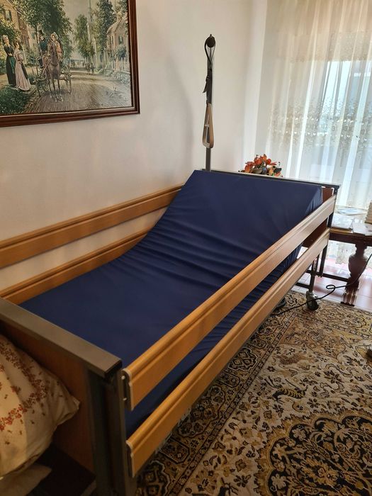 Cama hospitalar TEKVOR Care  Ecofit S Low 100 com colchão anti-escara