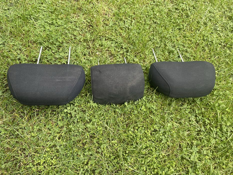 Підголовники заднього сидіння Volvo v40