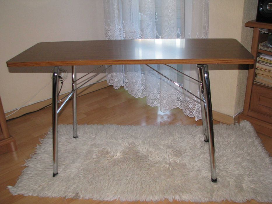 Mały, zgrabny, składany stolik przenośny, biurko, ława