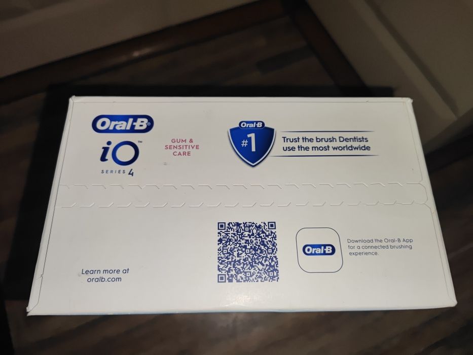 Зубна щітка Oral-B iO 4 білого кольору. Привезена із США