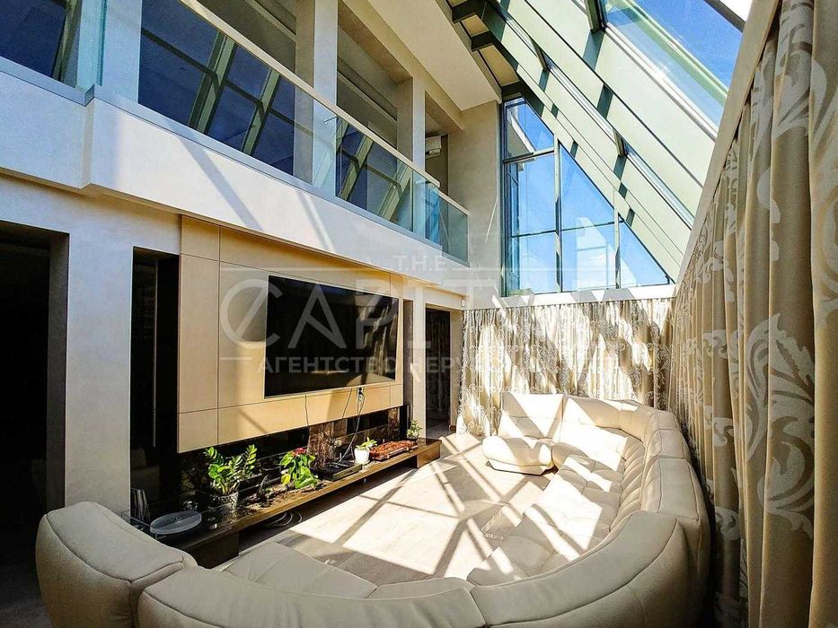 Продаж квартири, пентхаус , вул. Назарівська, Шевченківський р-н