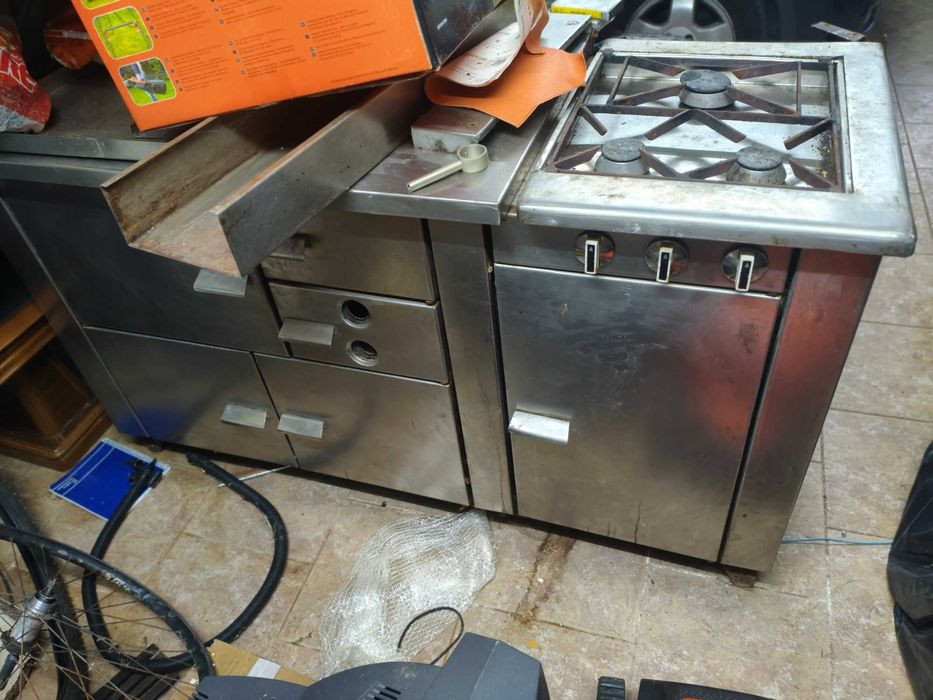 Fogão de 3 bocas a gaz e a lenha em bom estado