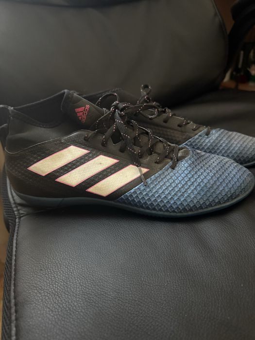 футбольні бутси моделі Adidas
