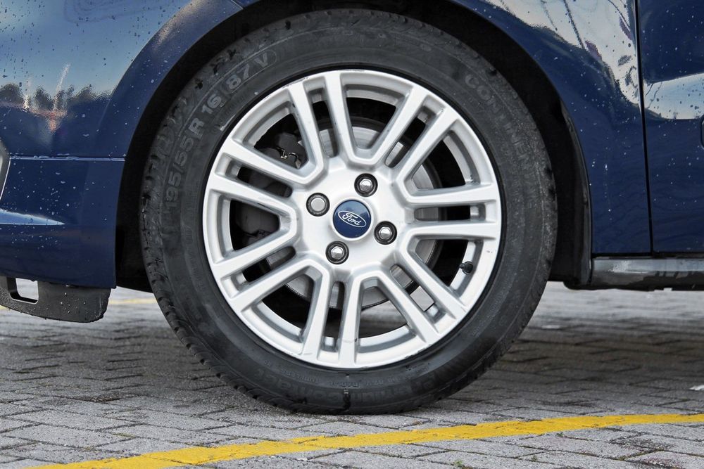Ford Tourneo Courier 1.0 EcoBoost Titanium