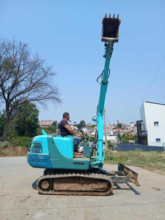 mini giratória yanmar B27