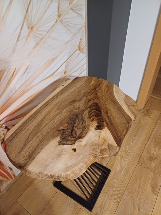 Stolik spiralny z Blatem z Orzecha