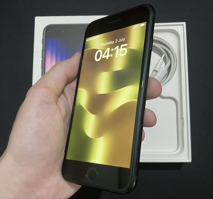 Смартфон Apple iPhone SE 3 (2022) 4/64 Midnight A2595 88% IOS 17.6.1