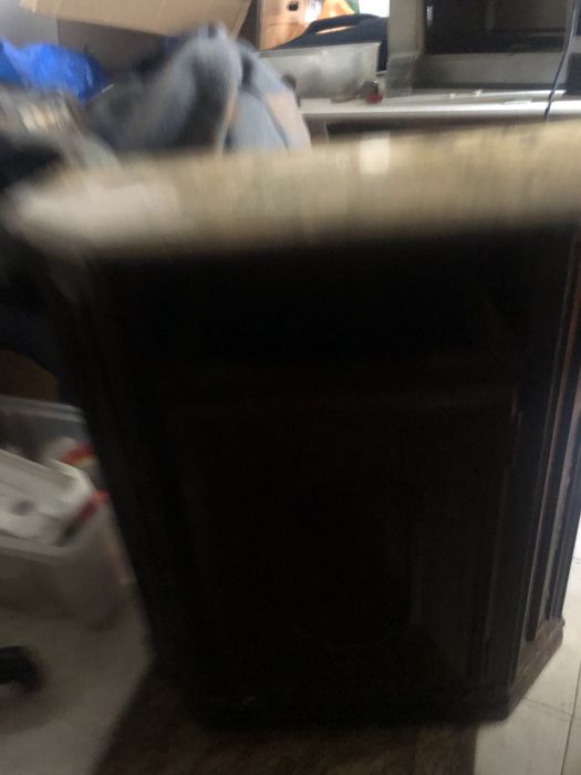 Mesa aparadora com tampo em pedra marmore