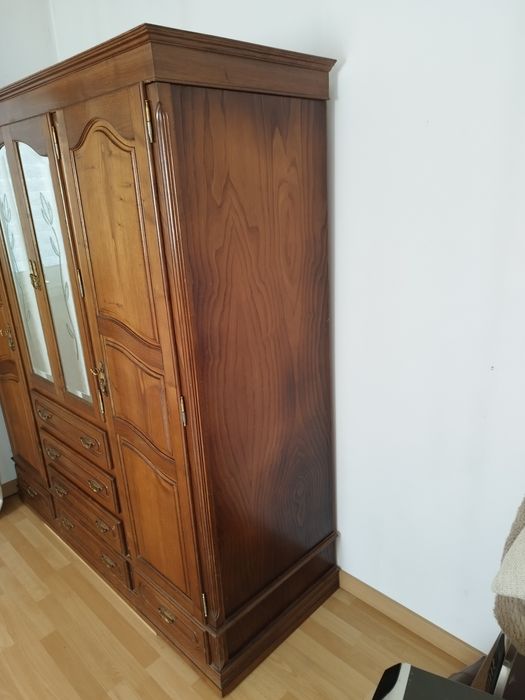 Roupeiro madeira maciça