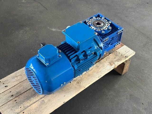 MOTOREDUKTOR do przenośnika taśmowego moc 1.1 kw