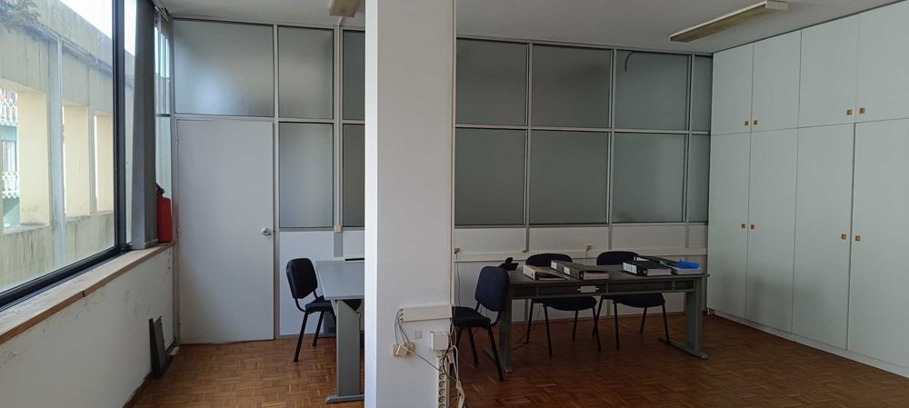 Divisórias de escritório em aluminio e vidro. Matosinhos.