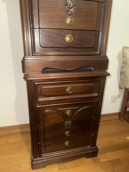 Duas Mesas de Cabeceira de Madeira Antiga