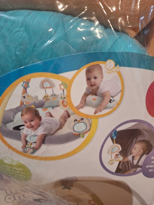 Tummy time gym playgro pingui.