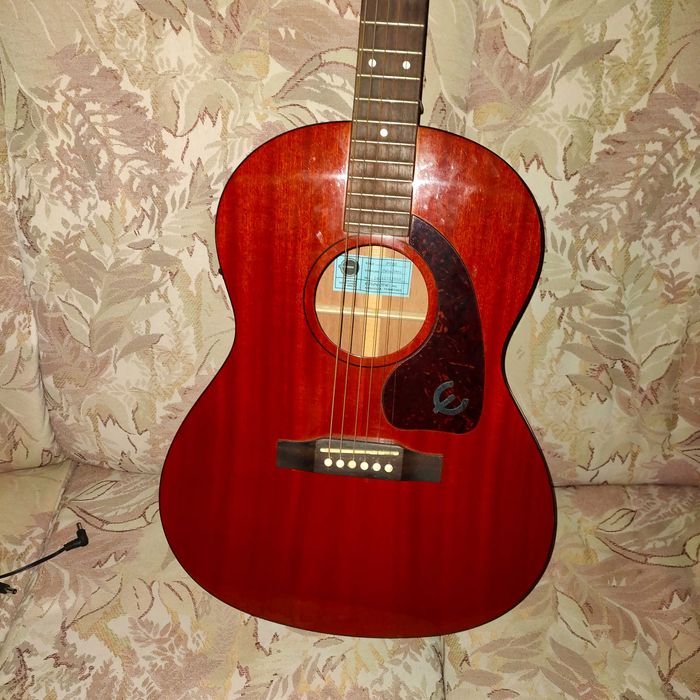 Guitarra Epiphone semi-acustica ft 30 caballero.