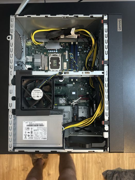 Komputer Thinkstation T360 bez procesora ram i karty graficznej