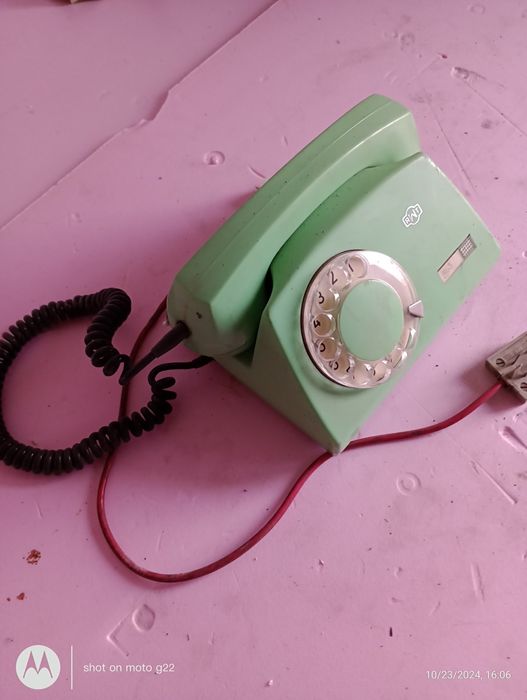 Telefon stacjonarny lata 70-80 ubiegłego wieku