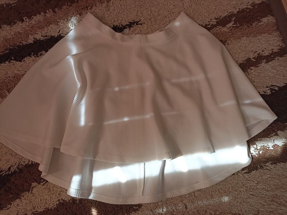 Біленька спідниця