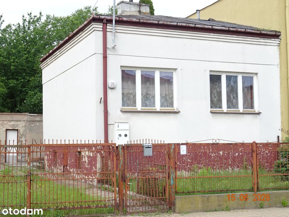 Dom z działką w centrum miasta. Zamieszkały do 2021 roku.