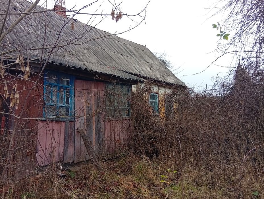 Продам земельну ділянку зі старим будинком
