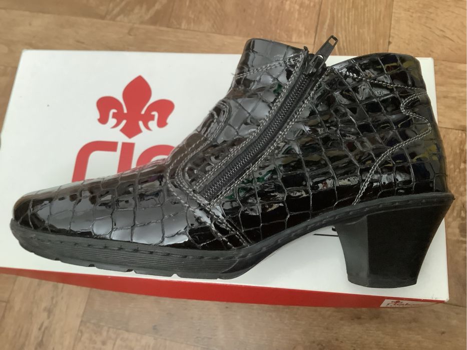 Жіночі шкіряні черевики Rieker на флісі