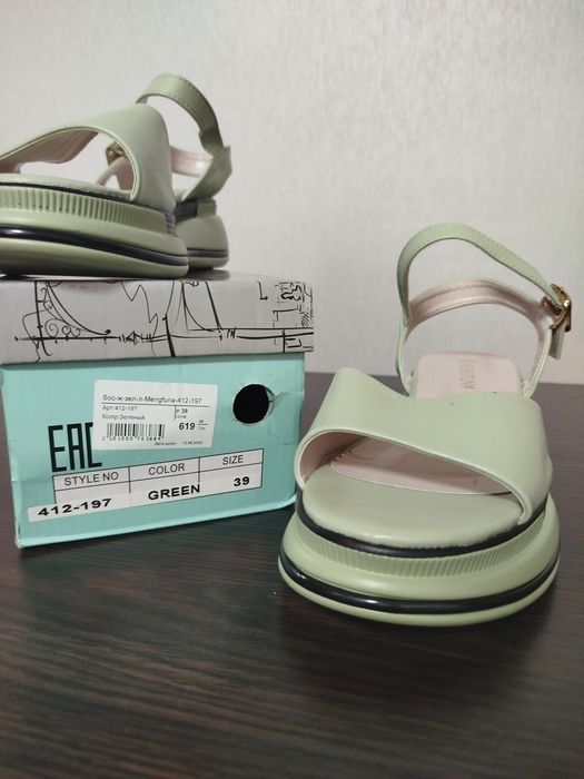 Босоніжки жіночі (нові) розмір 39