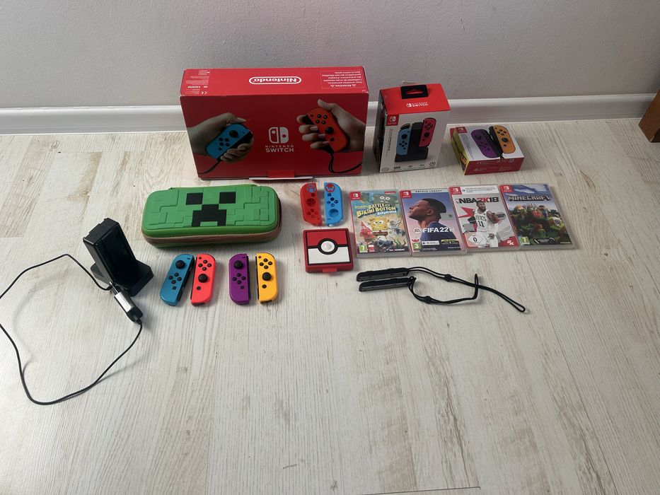 Nintendo switch + konfrolery + stacja dokujaca + 4 gry