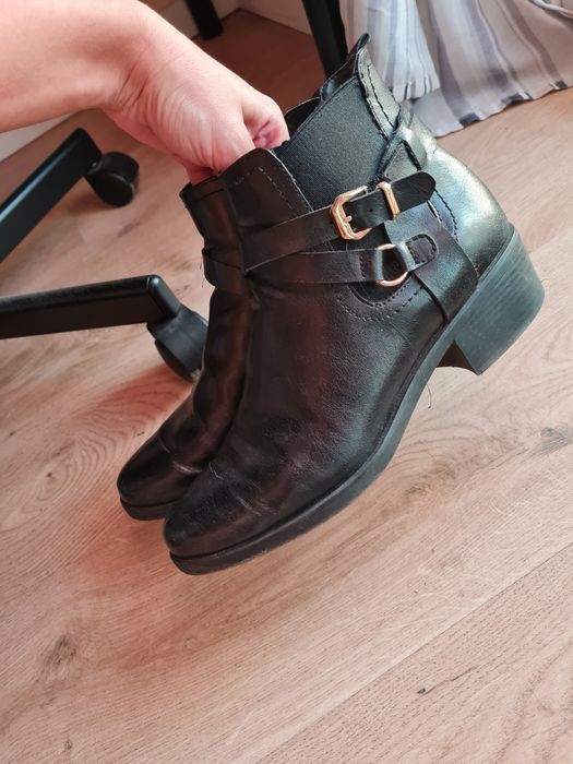 buty z zamkiem na lekkim obcasie