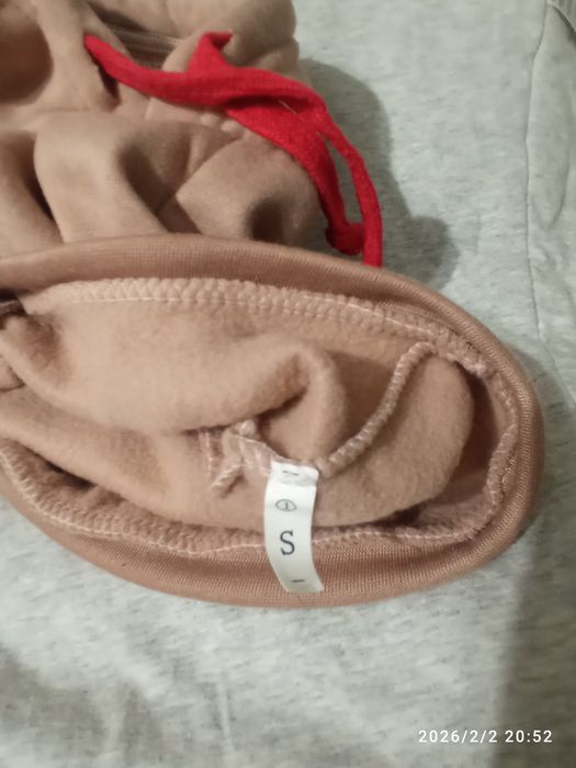 Обувь и желтки, и толстовка