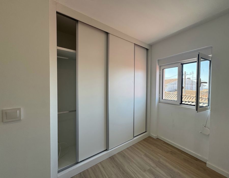 Moradia T3 totalmente remodelada em Rocha Nova -3 minutos do Hospital da Luz e 7 minutos da Solum!
