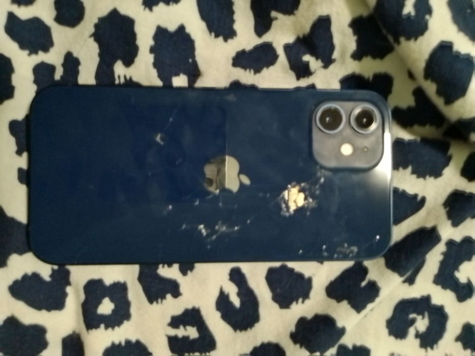 Продам айфон 12 64g б\у