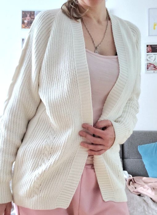 Bialy kardigan M
