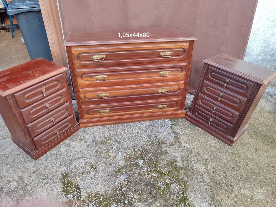 Cômoda com duas mesas cabeceiras