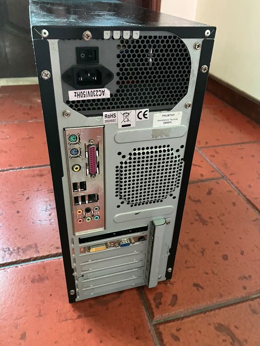 Torre de pc c motherboard avariada (Peças)