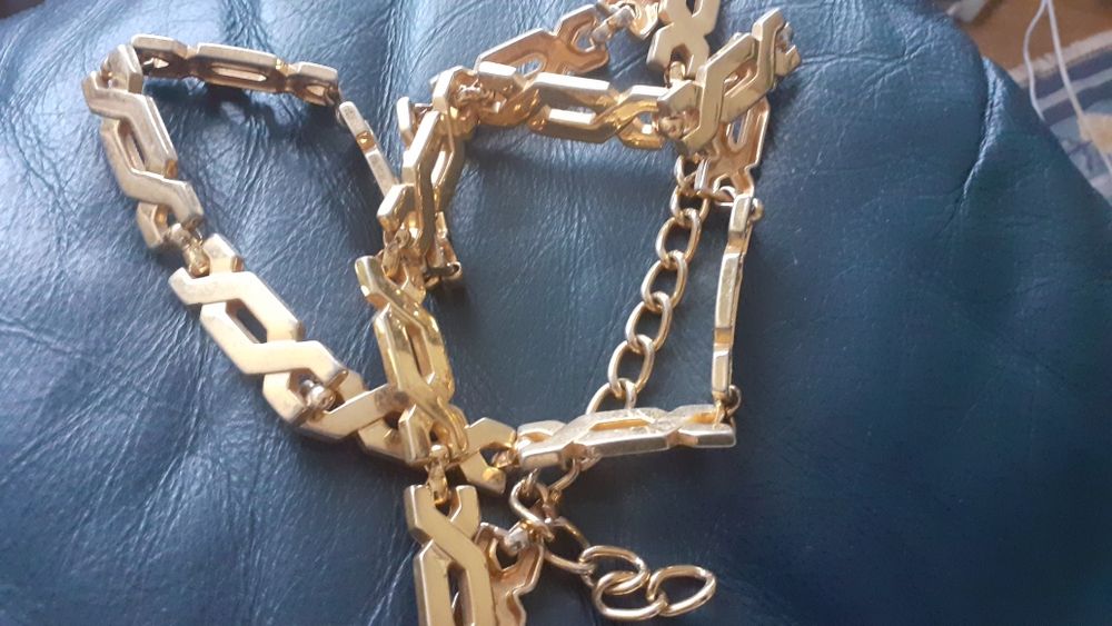 Cinto dourado 95cm de aco trabalhando